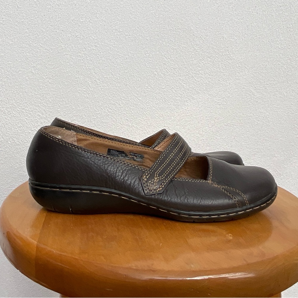 Clark's Brown Strap Slip On Comfort Flats Size 7 Leather Upper Rubber Sole